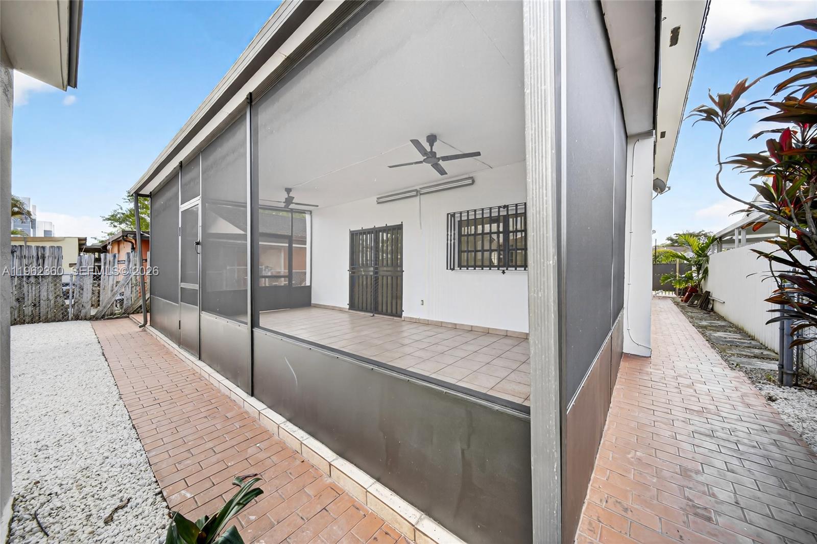 1285 W 42nd Pl Hialeah, FL 33012