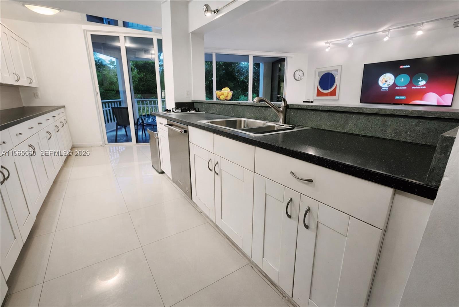 1000 Quayside Ter #408 Miami, FL 33138