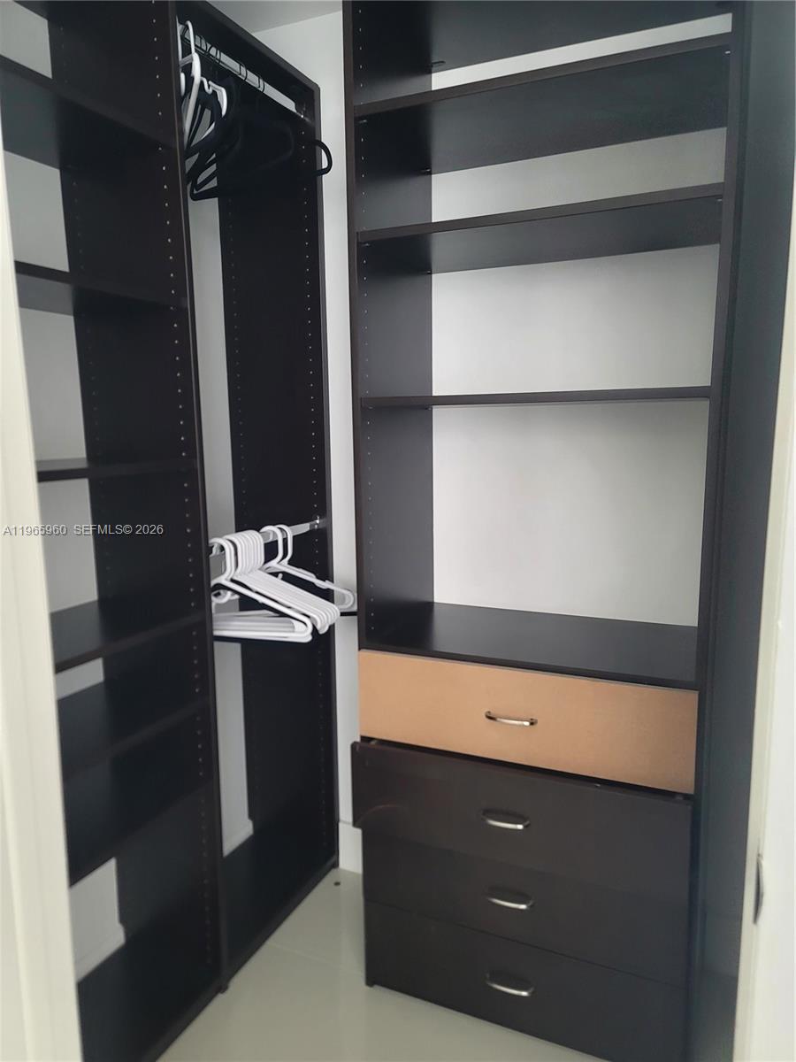 image Icon Brickell I19