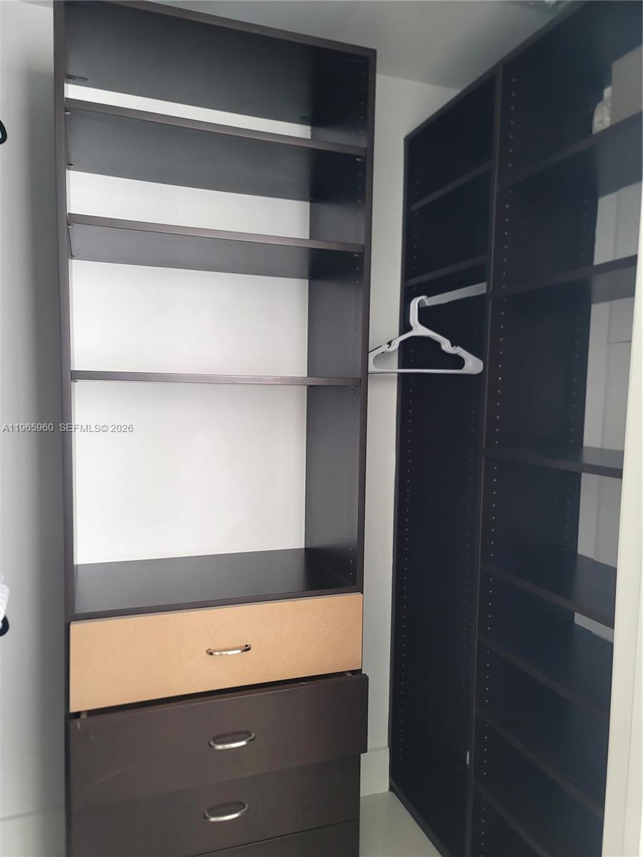 image Icon Brickell I20