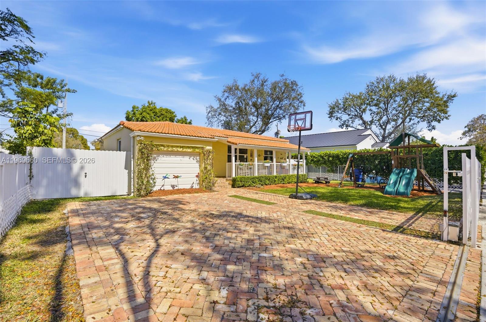 5851 SW 15th St West Miami, FL 33144