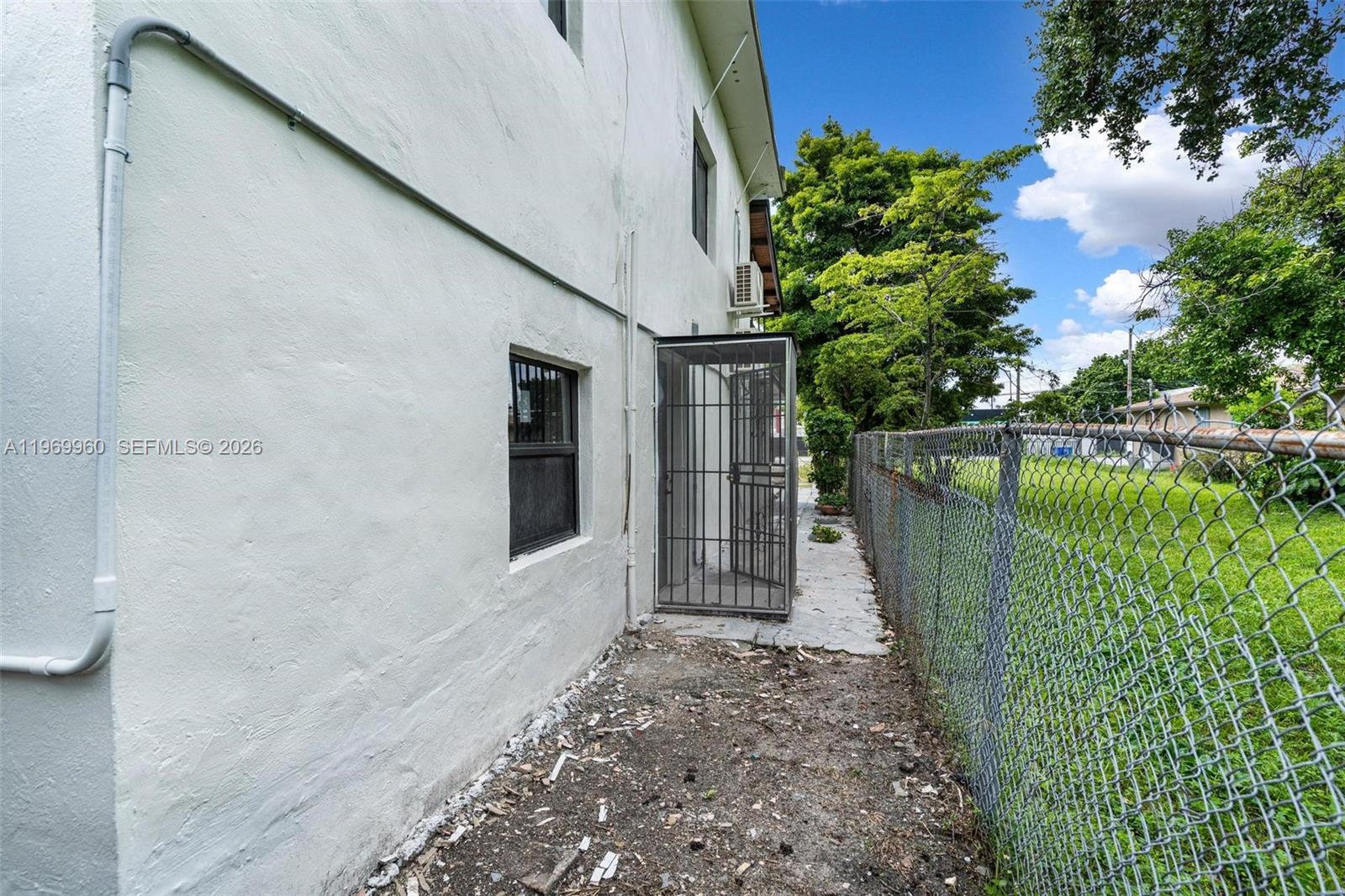 1523 NW 38th St Miami, FL 33142