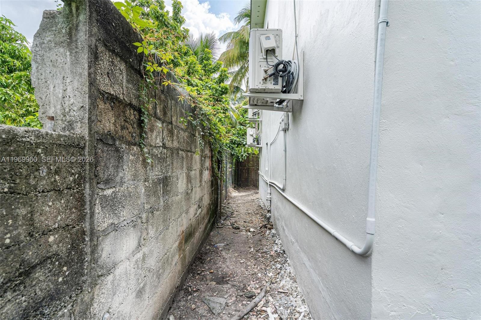 1523 NW 38th St Miami, FL 33142