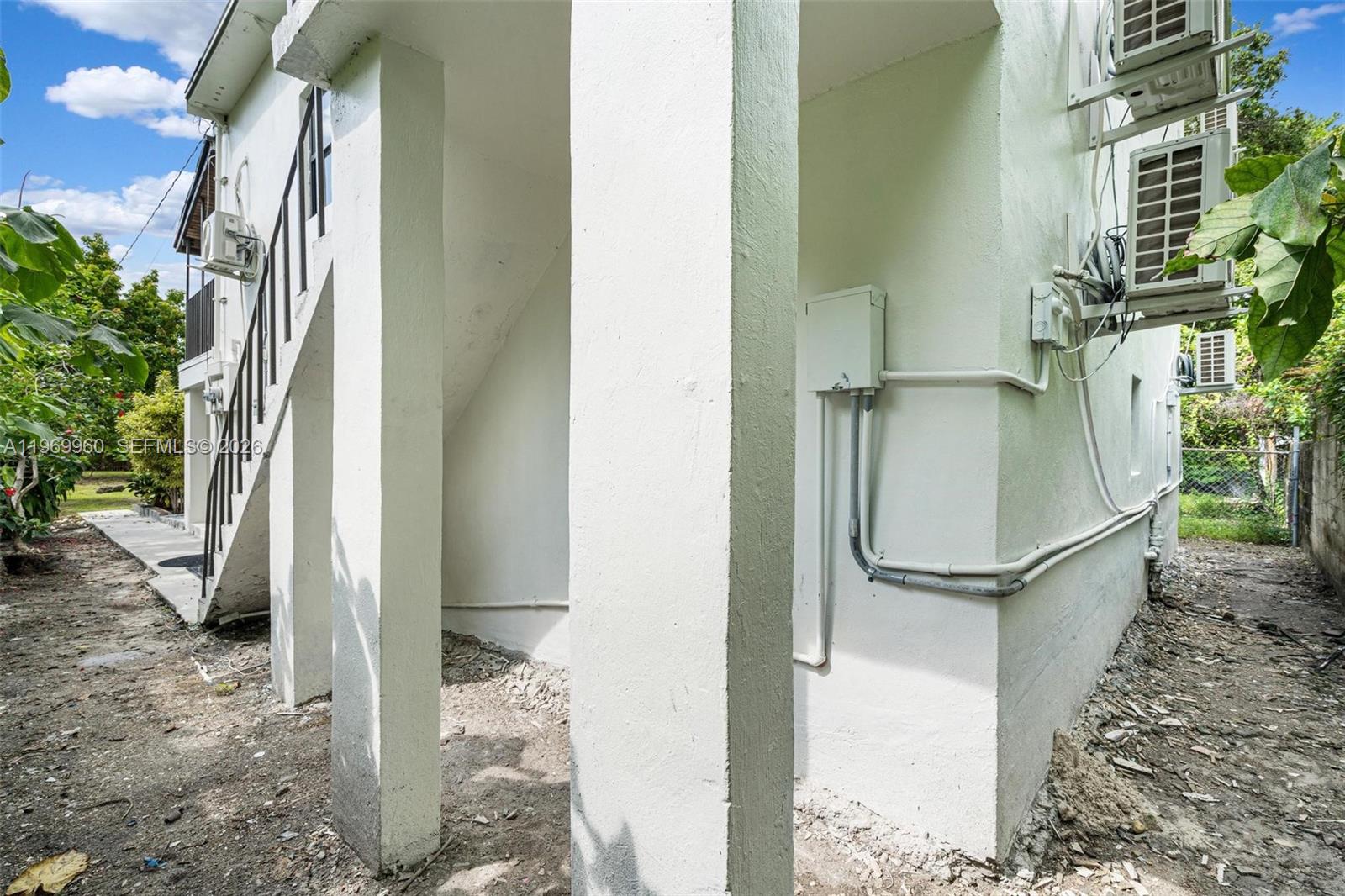 1523 NW 38th St Miami, FL 33142