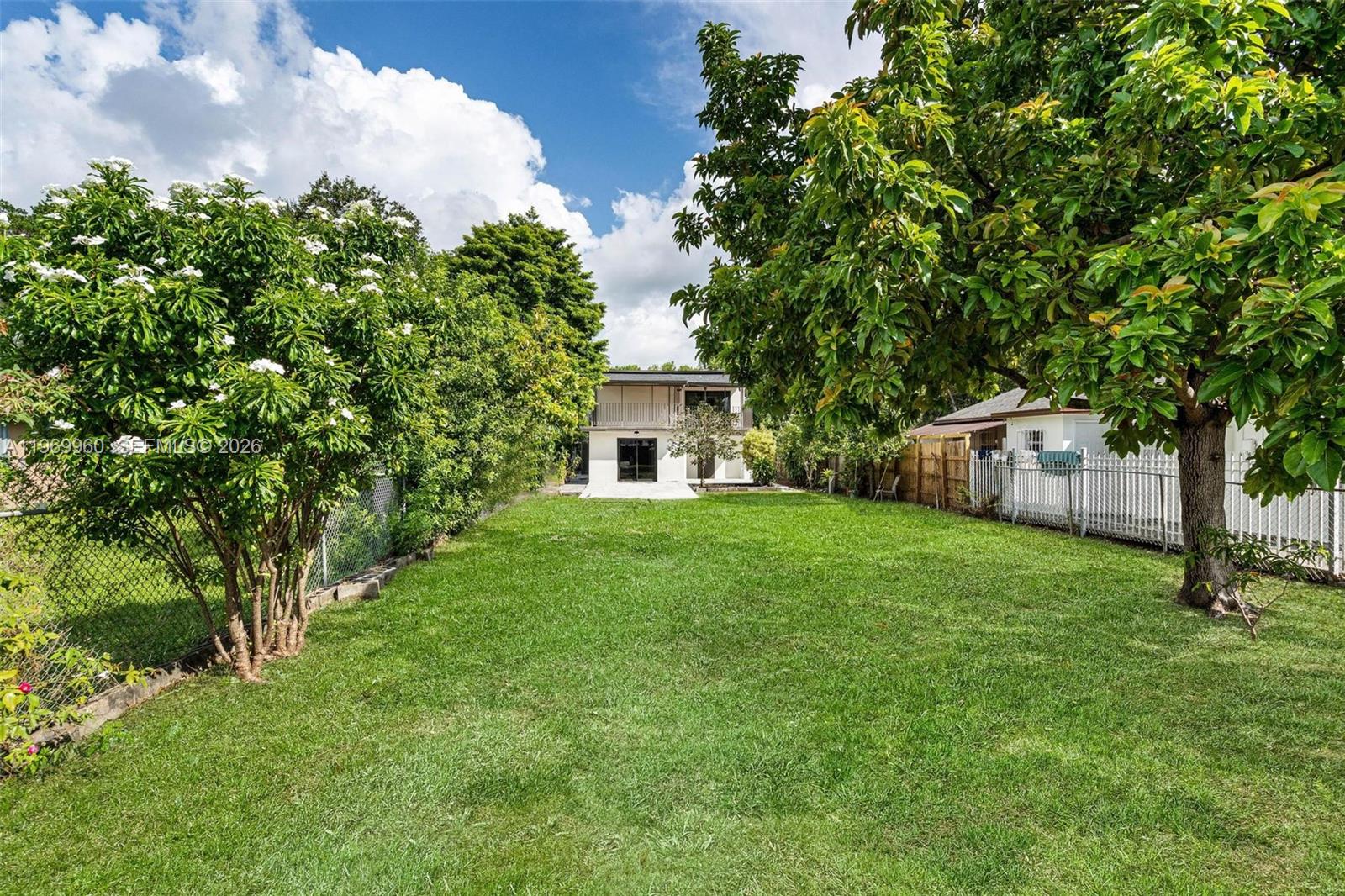 1523 NW 38th St Miami, FL 33142