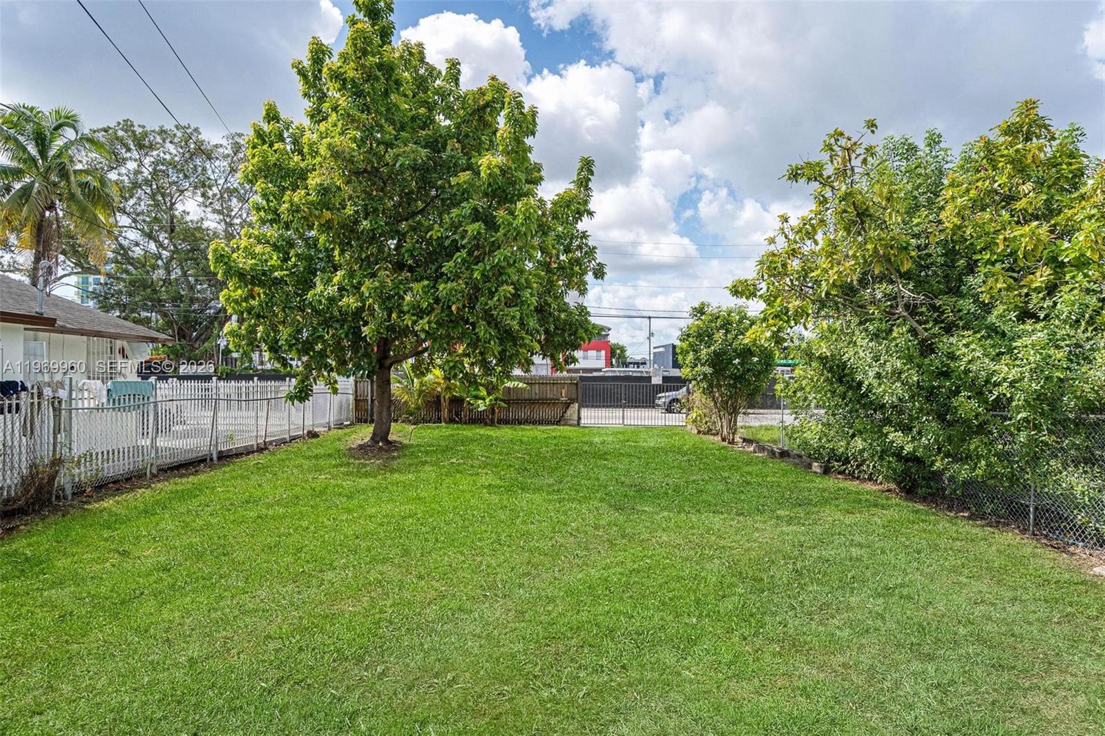 1523 NW 38th St Miami, FL 33142