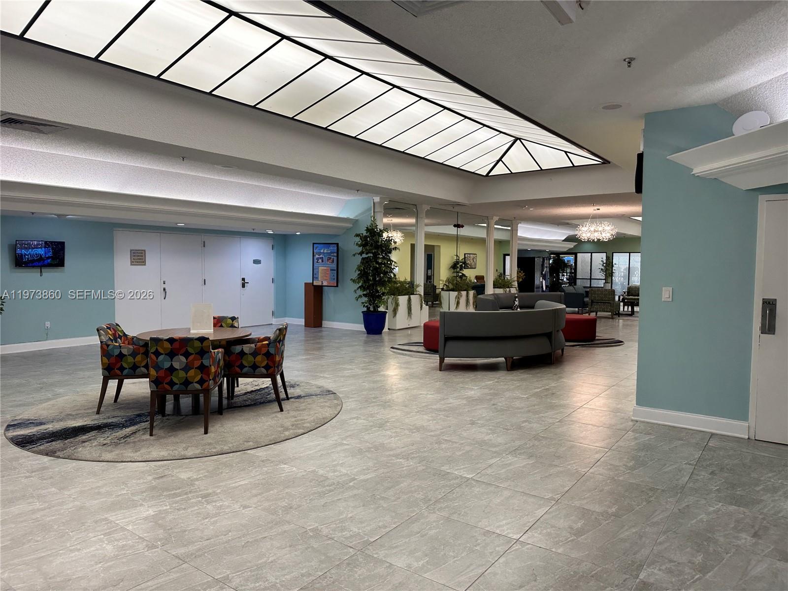 10434 Sunrise Lks Blvd #102 Sunrise, FL 33322