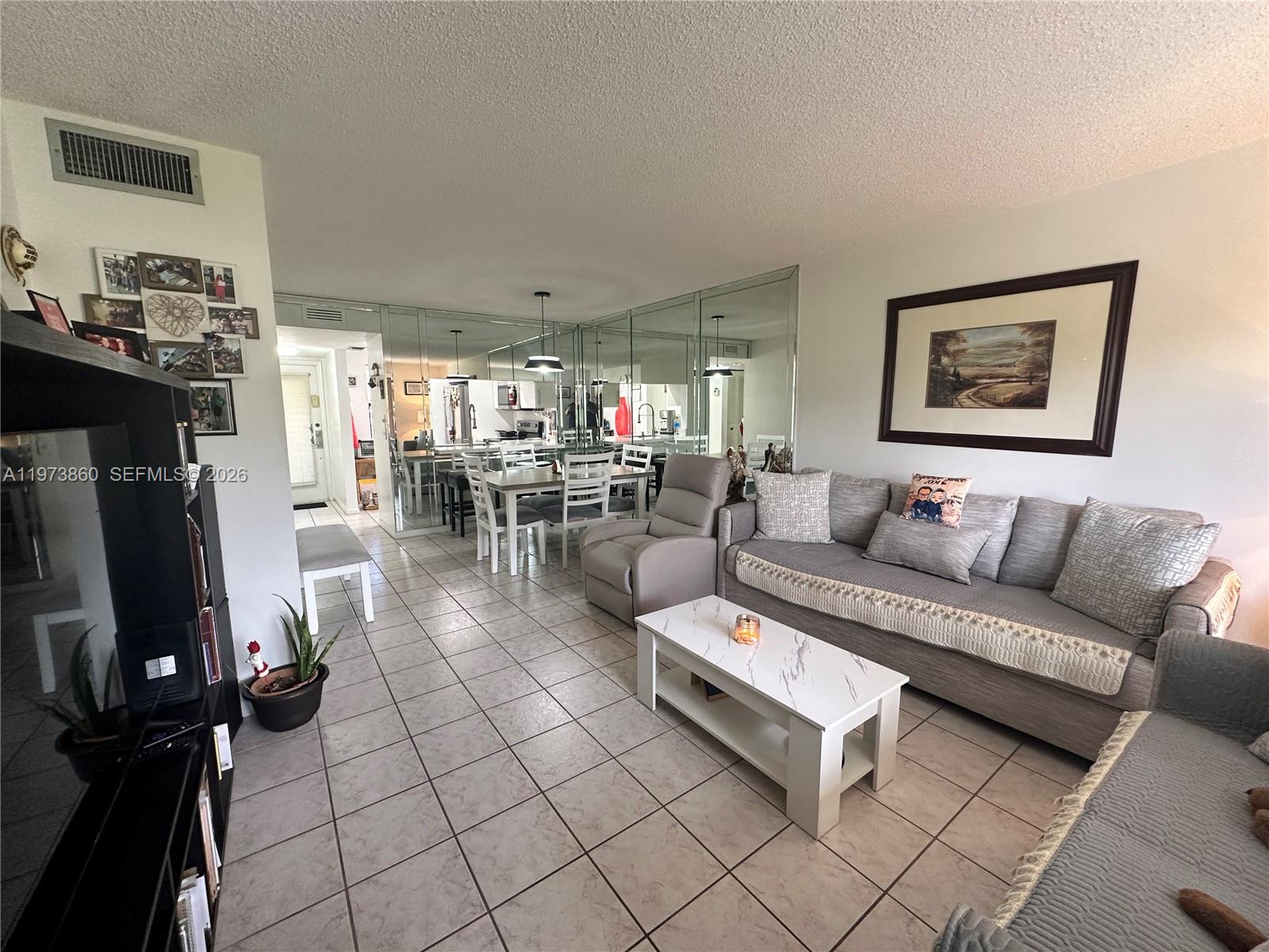 10434 Sunrise Lks Blvd #102 Sunrise, FL 33322