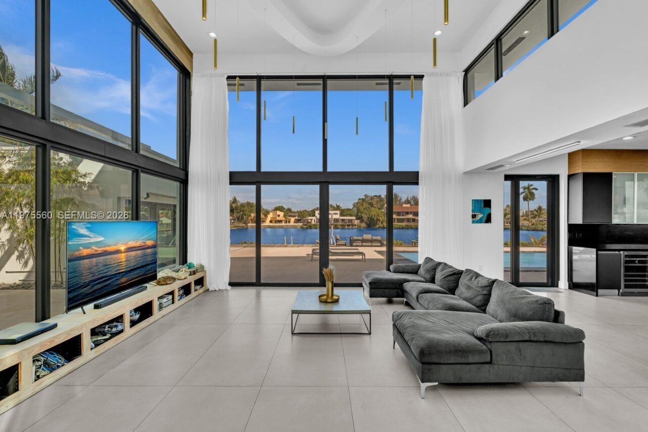 19801 NE 23rd Ave Miami, FL 33180