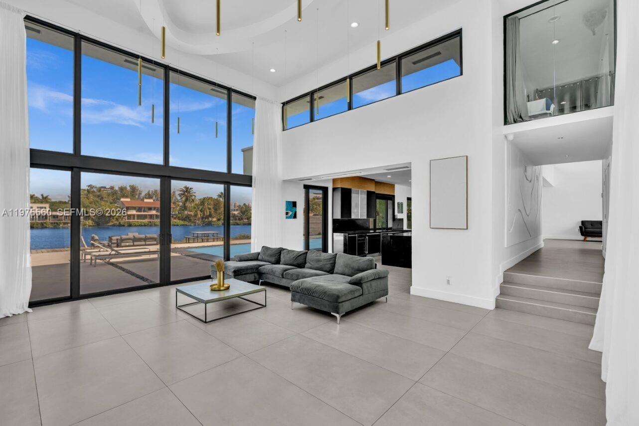 19801 NE 23rd Ave Miami, FL 33180