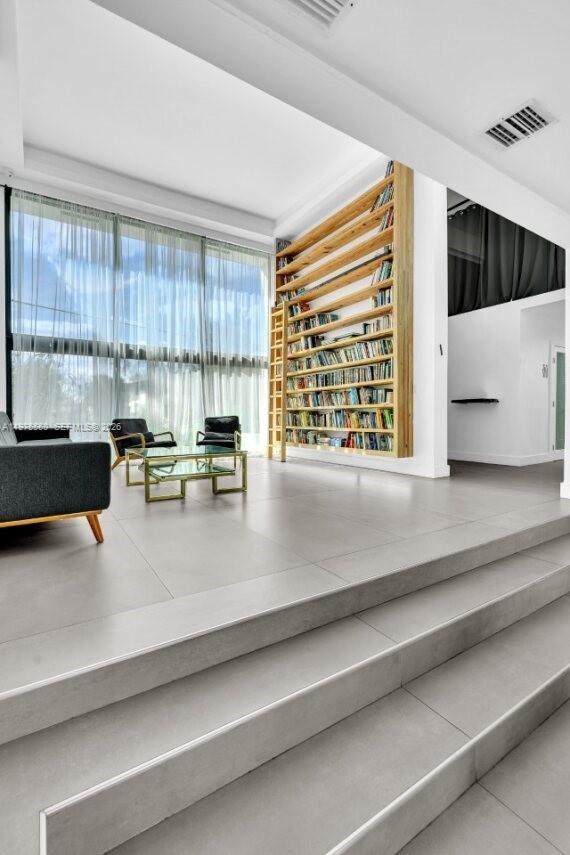 19801 NE 23rd Ave Miami, FL 33180