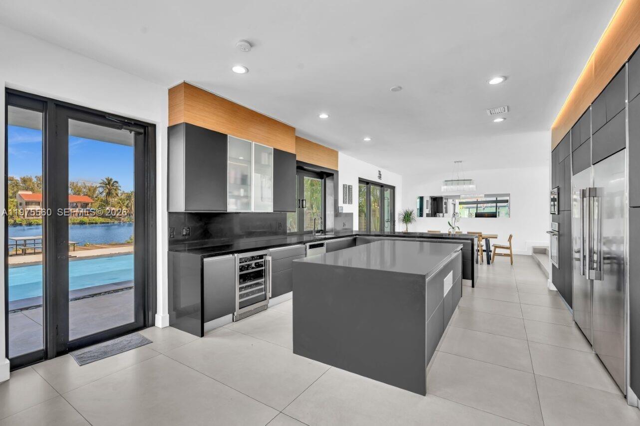 19801 NE 23rd Ave Miami, FL 33180