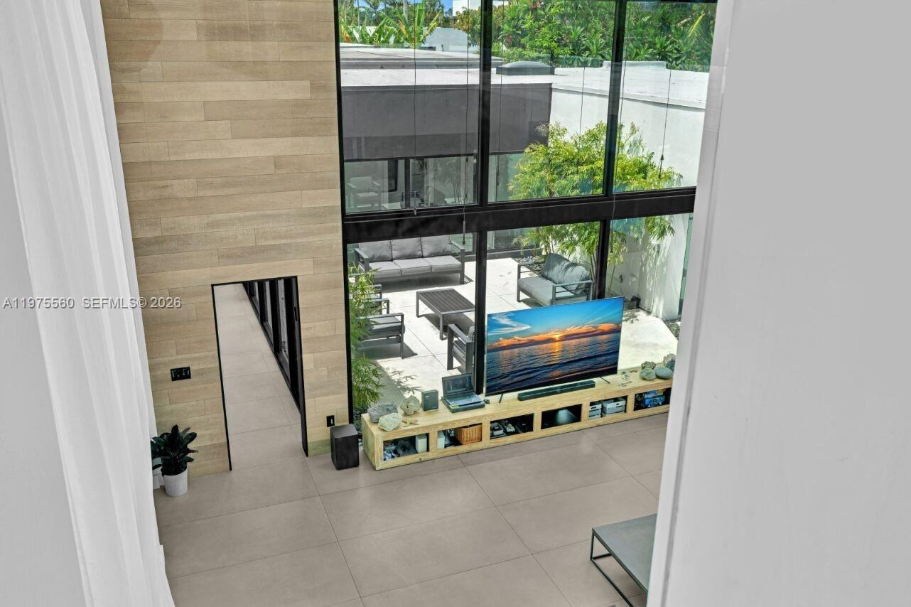 19801 NE 23rd Ave Miami, FL 33180