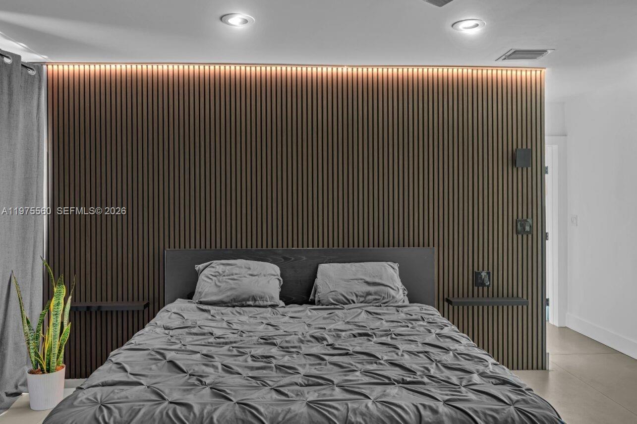 19801 NE 23rd Ave Miami, FL 33180