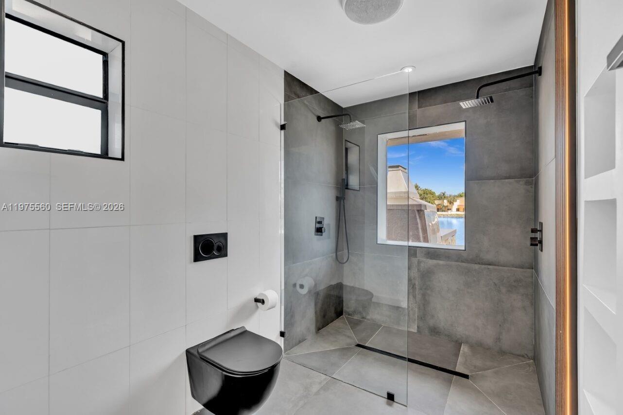 19801 NE 23rd Ave Miami, FL 33180