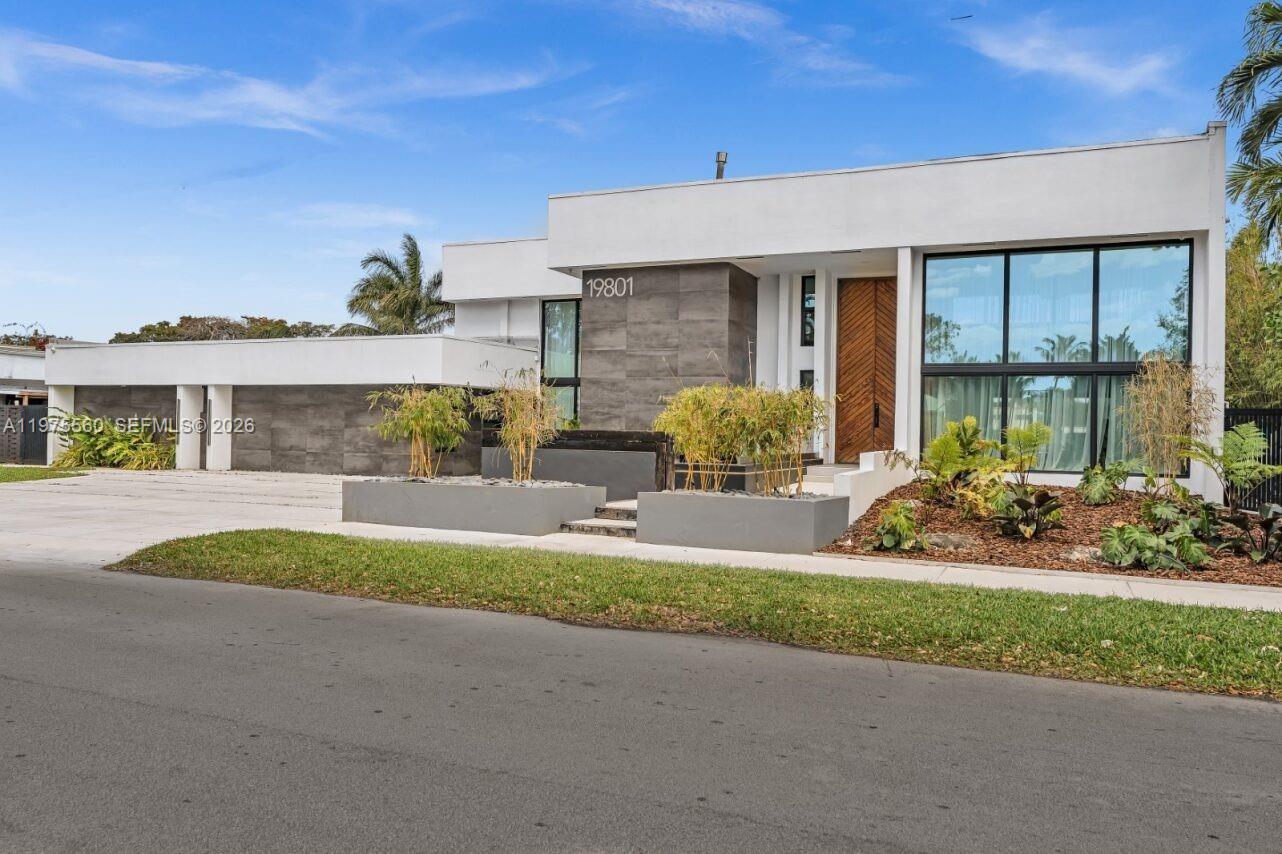 19801 NE 23rd Ave Miami, FL 33180