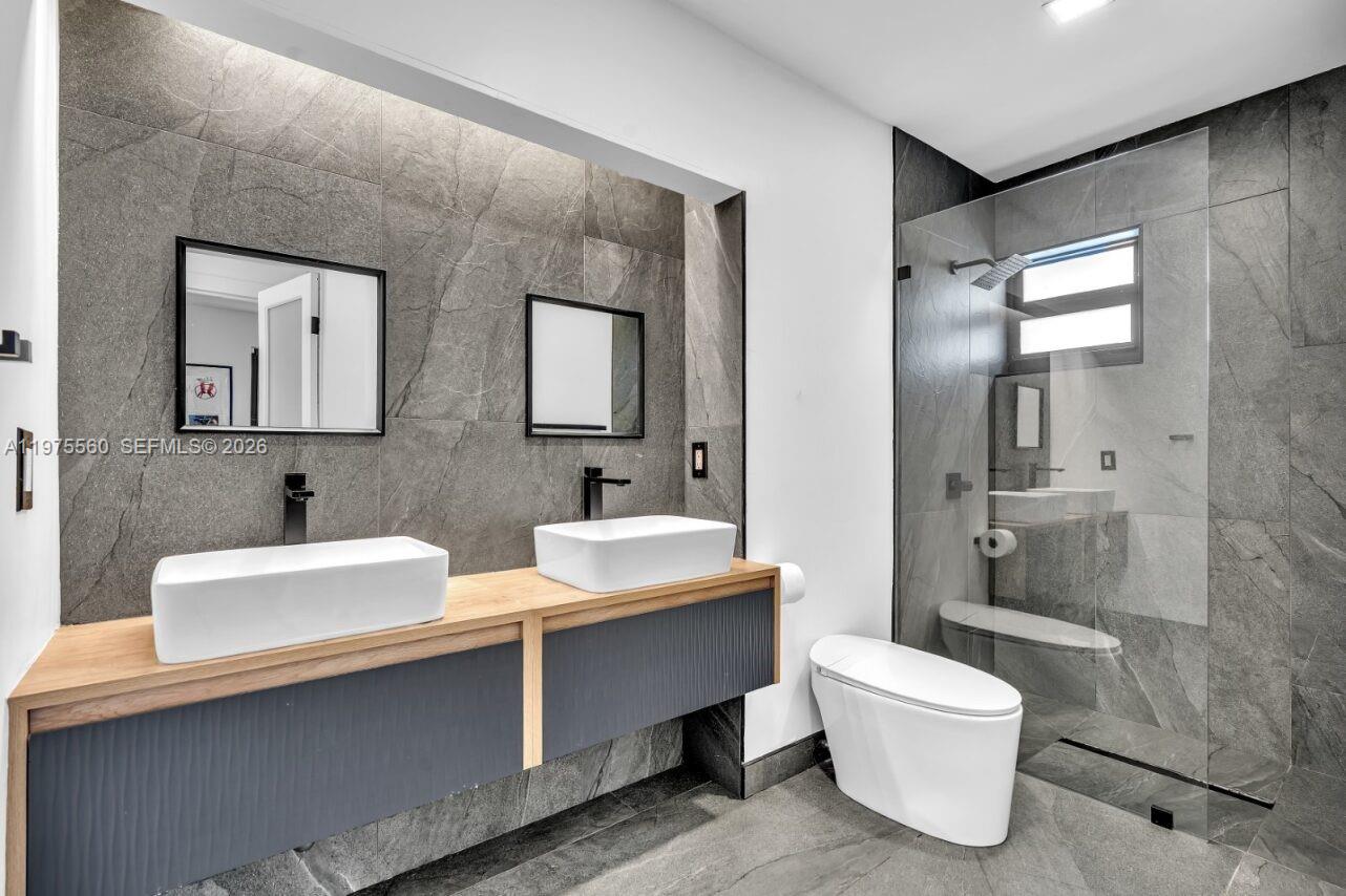 19801 NE 23rd Ave Miami, FL 33180