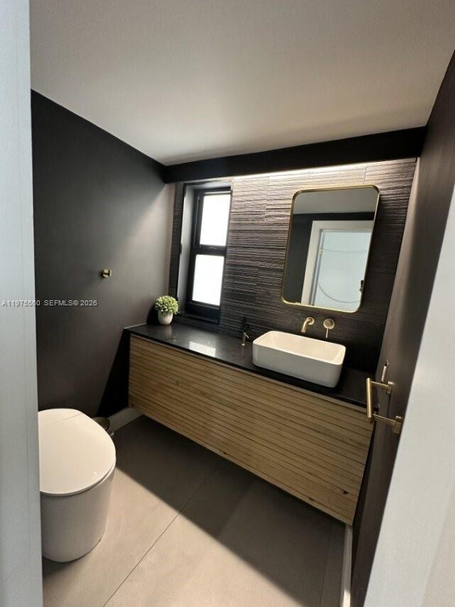 19801 NE 23rd Ave Miami, FL 33180