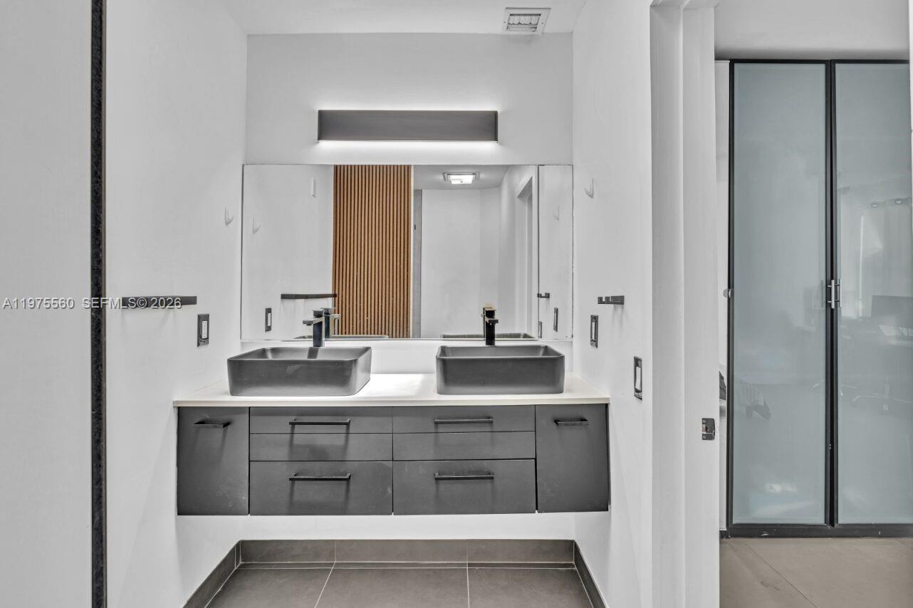 19801 NE 23rd Ave Miami, FL 33180