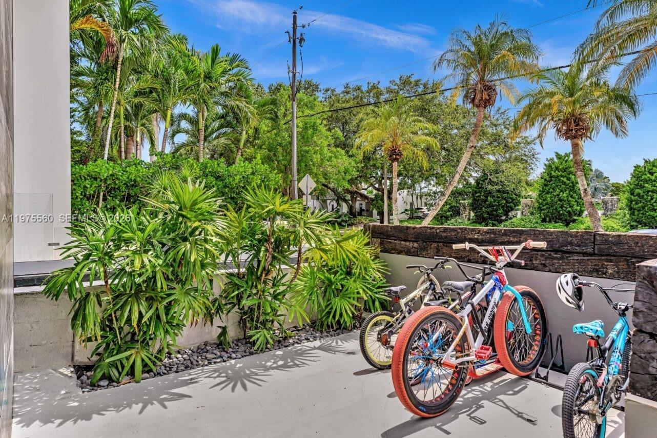 19801 NE 23rd Ave Miami, FL 33180