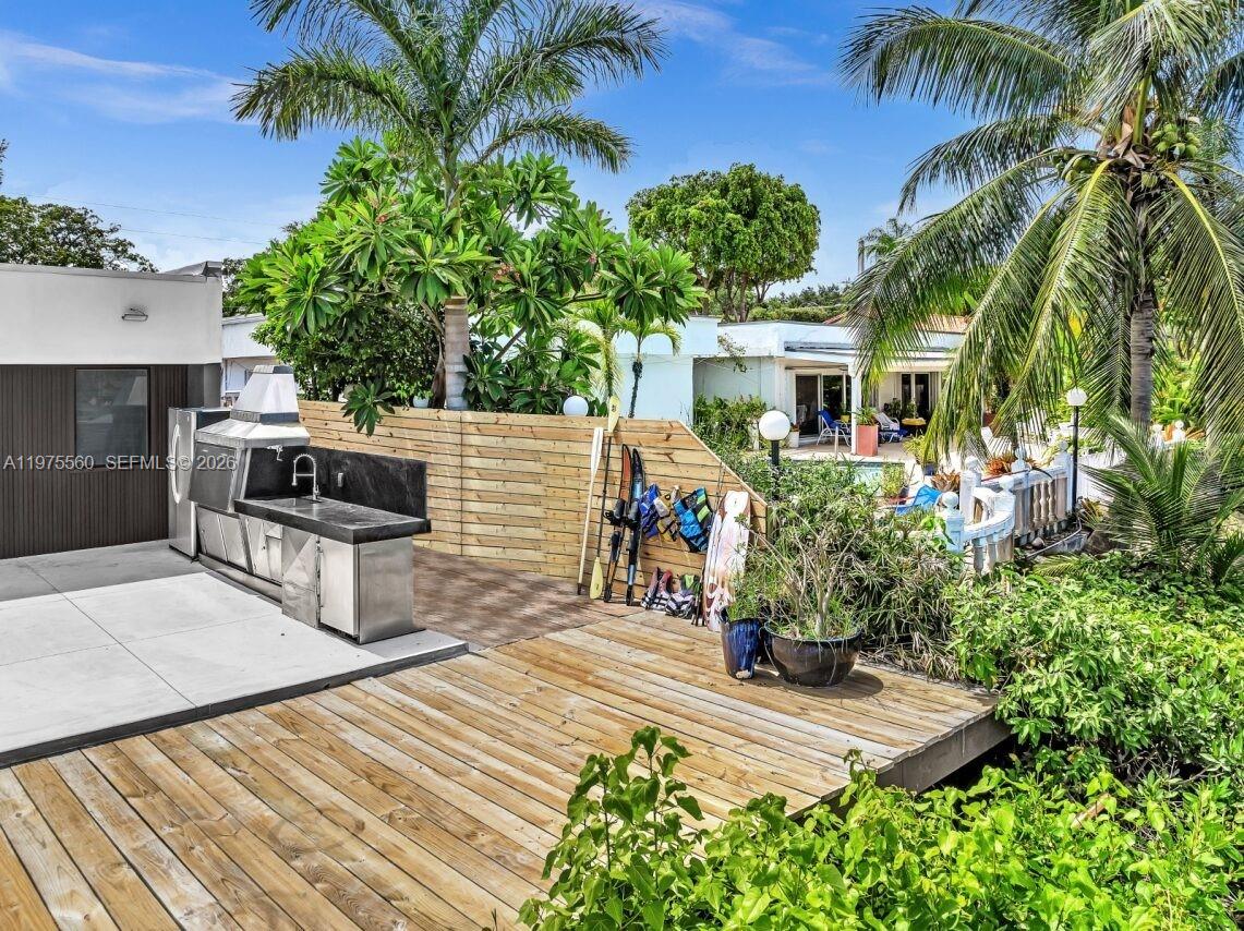 19801 NE 23rd Ave Miami, FL 33180