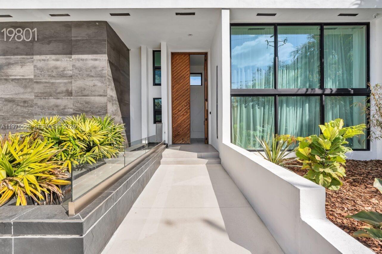 19801 NE 23rd Ave Miami, FL 33180