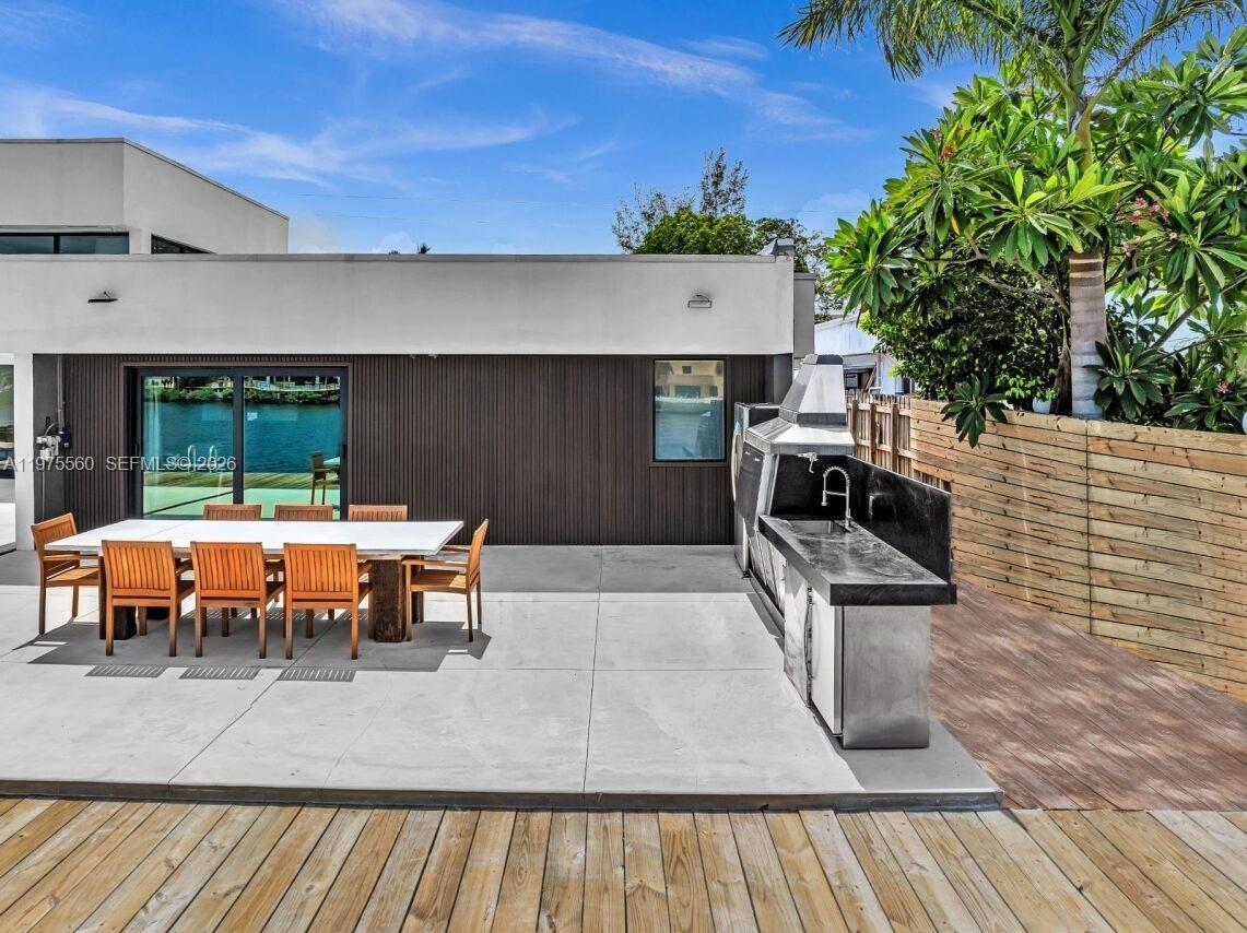 19801 NE 23rd Ave Miami, FL 33180