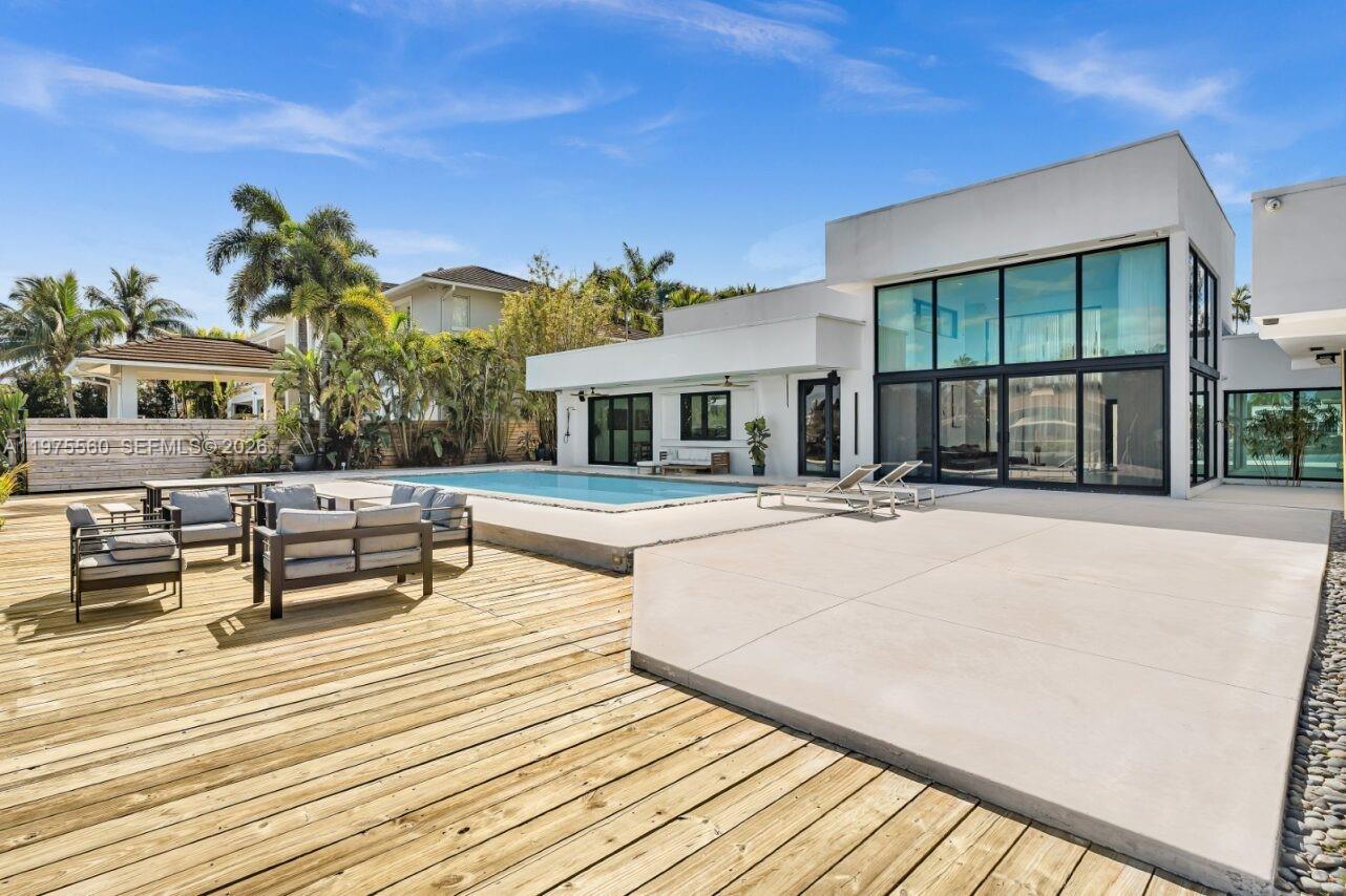 19801 NE 23rd Ave Miami, FL 33180