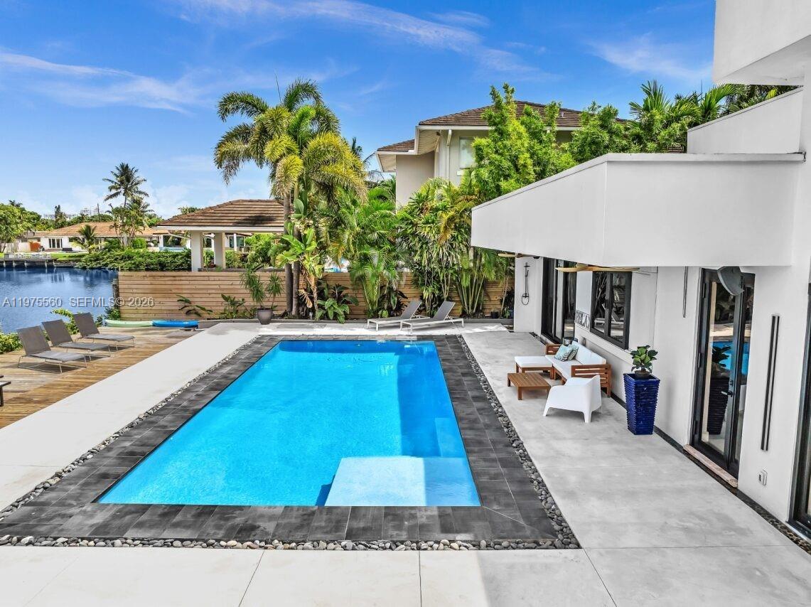 19801 NE 23rd Ave Miami, FL 33180