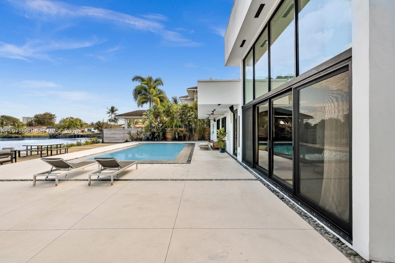 19801 NE 23rd Ave Miami, FL 33180