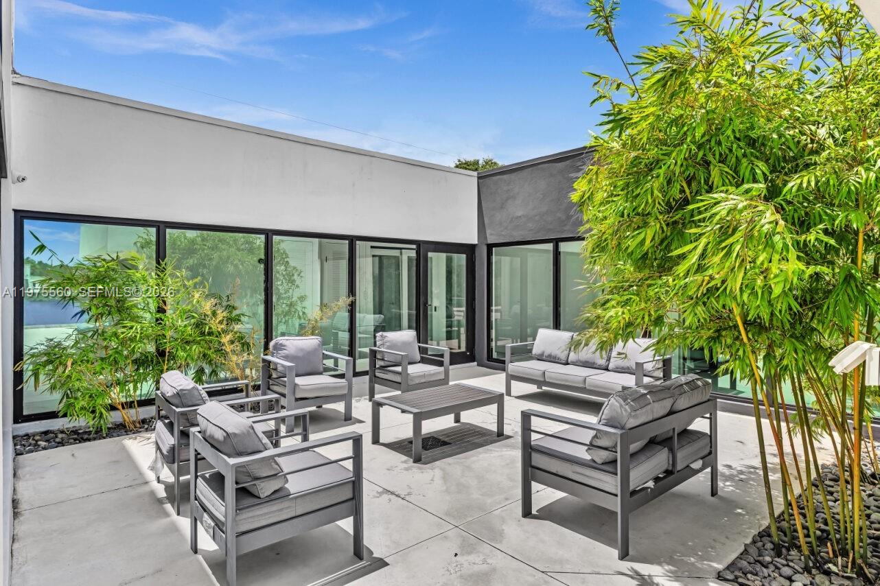 19801 NE 23rd Ave Miami, FL 33180