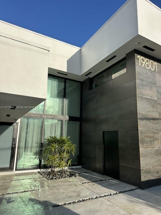 19801 NE 23rd Ave Miami, FL 33180