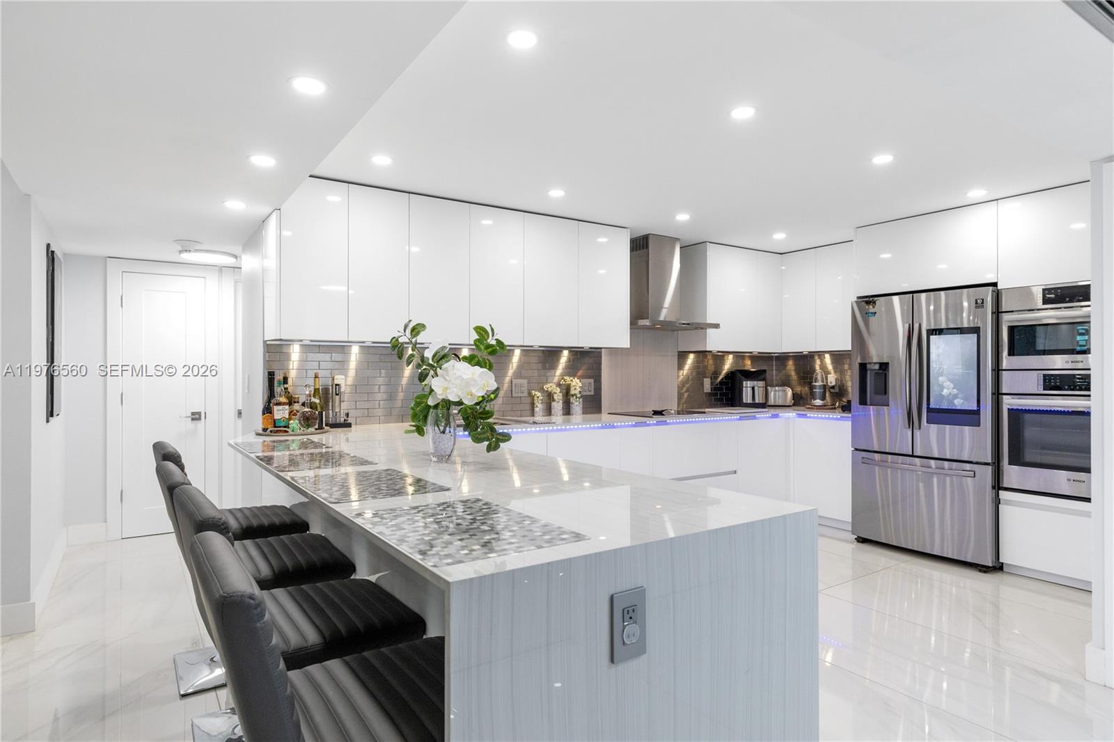 2500 Parkview Dr #1121 Hallandale Beach, FL 33009