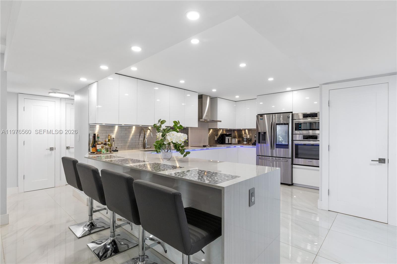 2500 Parkview Dr #1121 Hallandale Beach, FL 33009