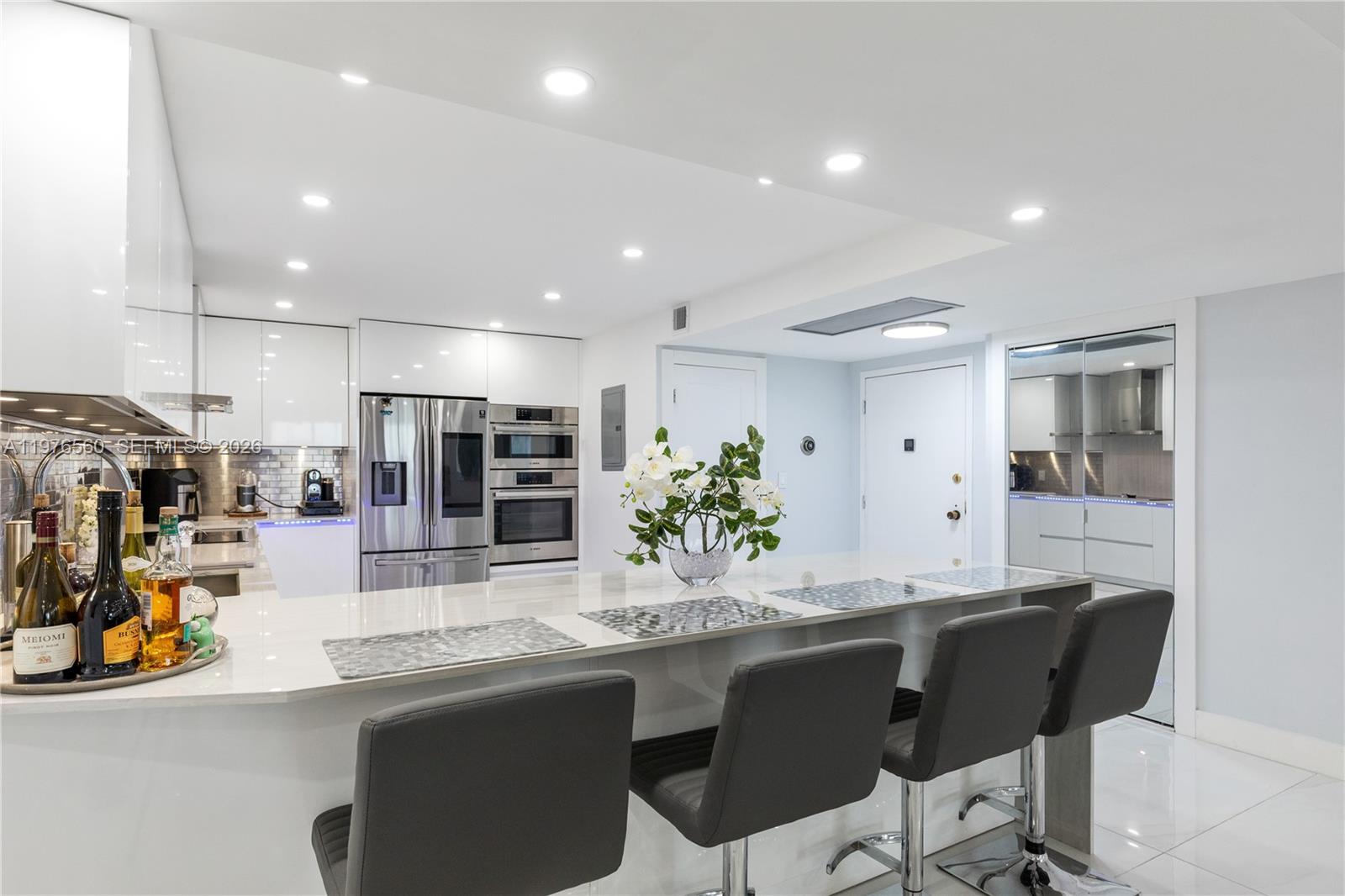 2500 Parkview Dr #1121 Hallandale Beach, FL 33009