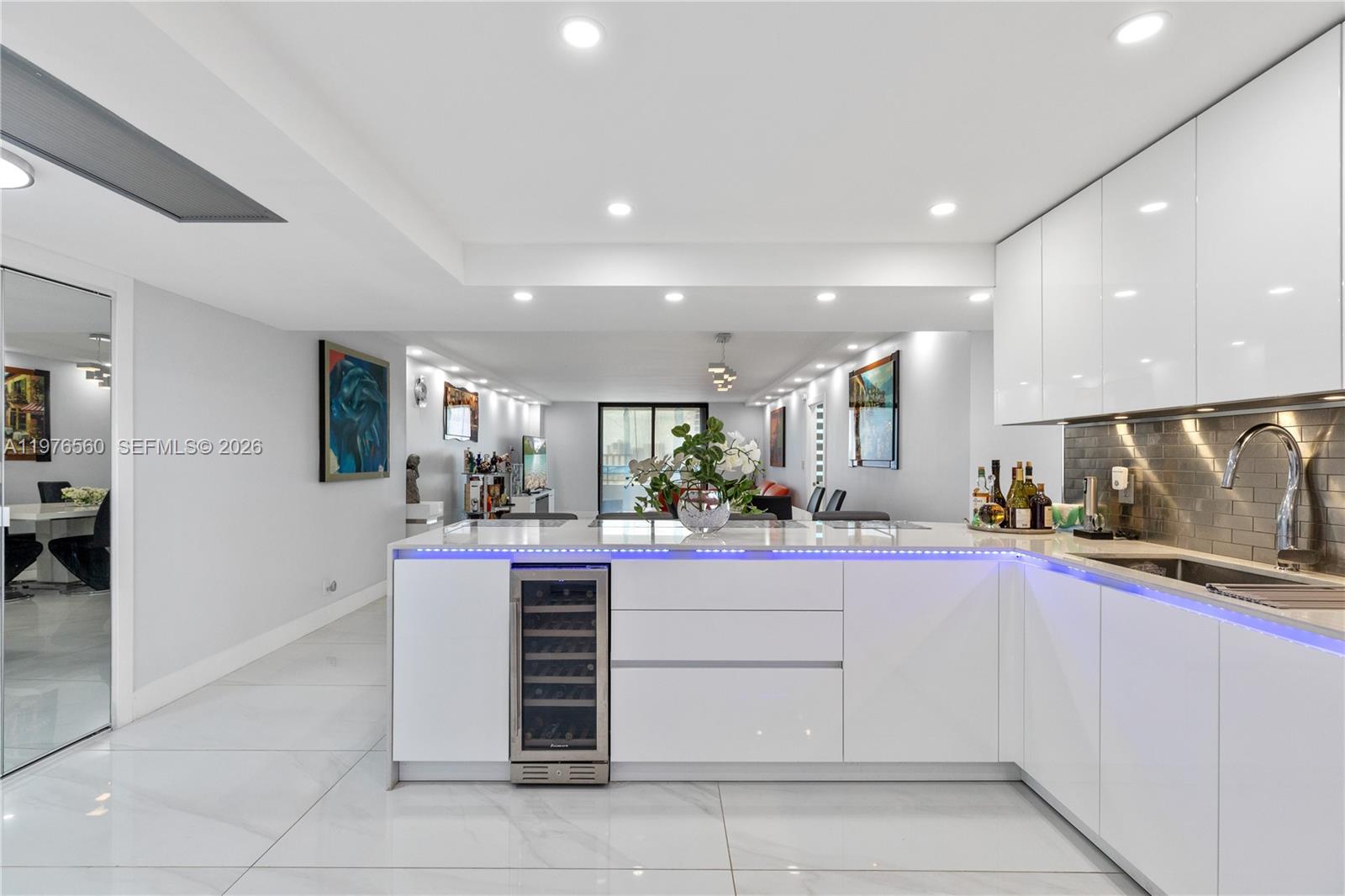 2500 Parkview Dr #1121 Hallandale Beach, FL 33009