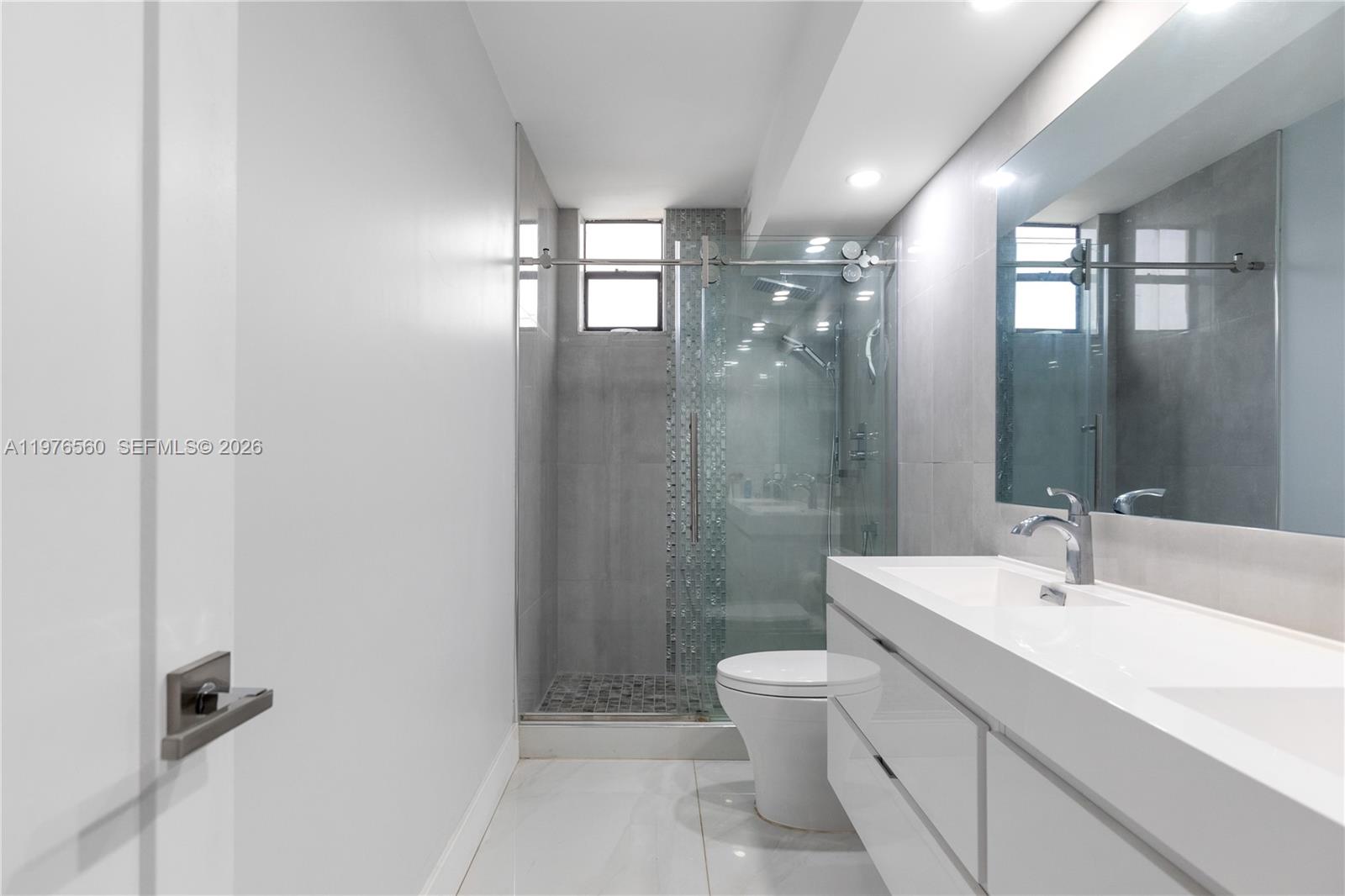 2500 Parkview Dr #1121 Hallandale Beach, FL 33009