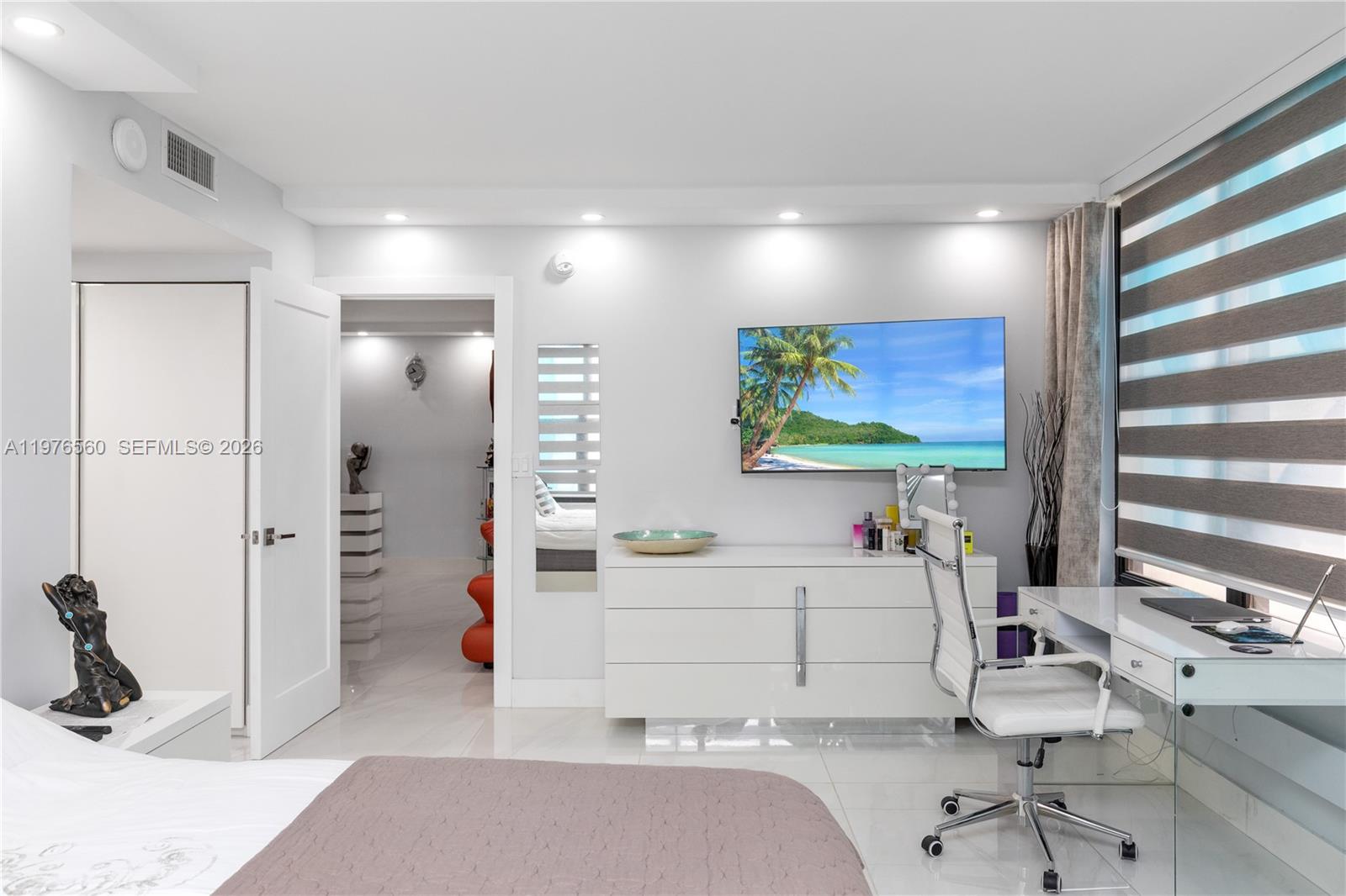 2500 Parkview Dr #1121 Hallandale Beach, FL 33009