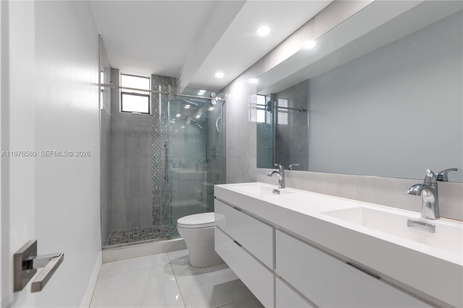 2500 Parkview Dr #1121 Hallandale Beach, FL 33009