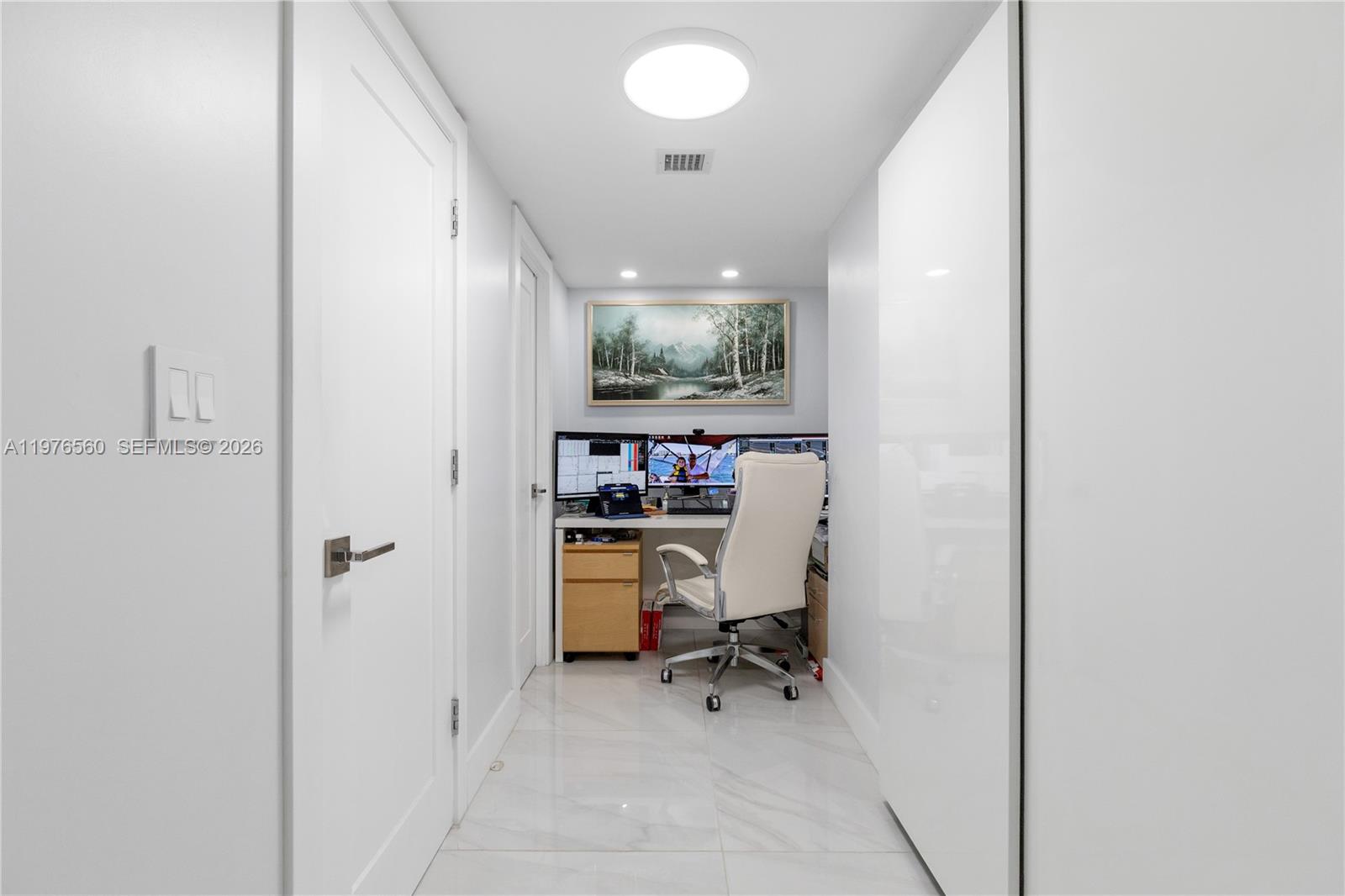 2500 Parkview Dr #1121 Hallandale Beach, FL 33009