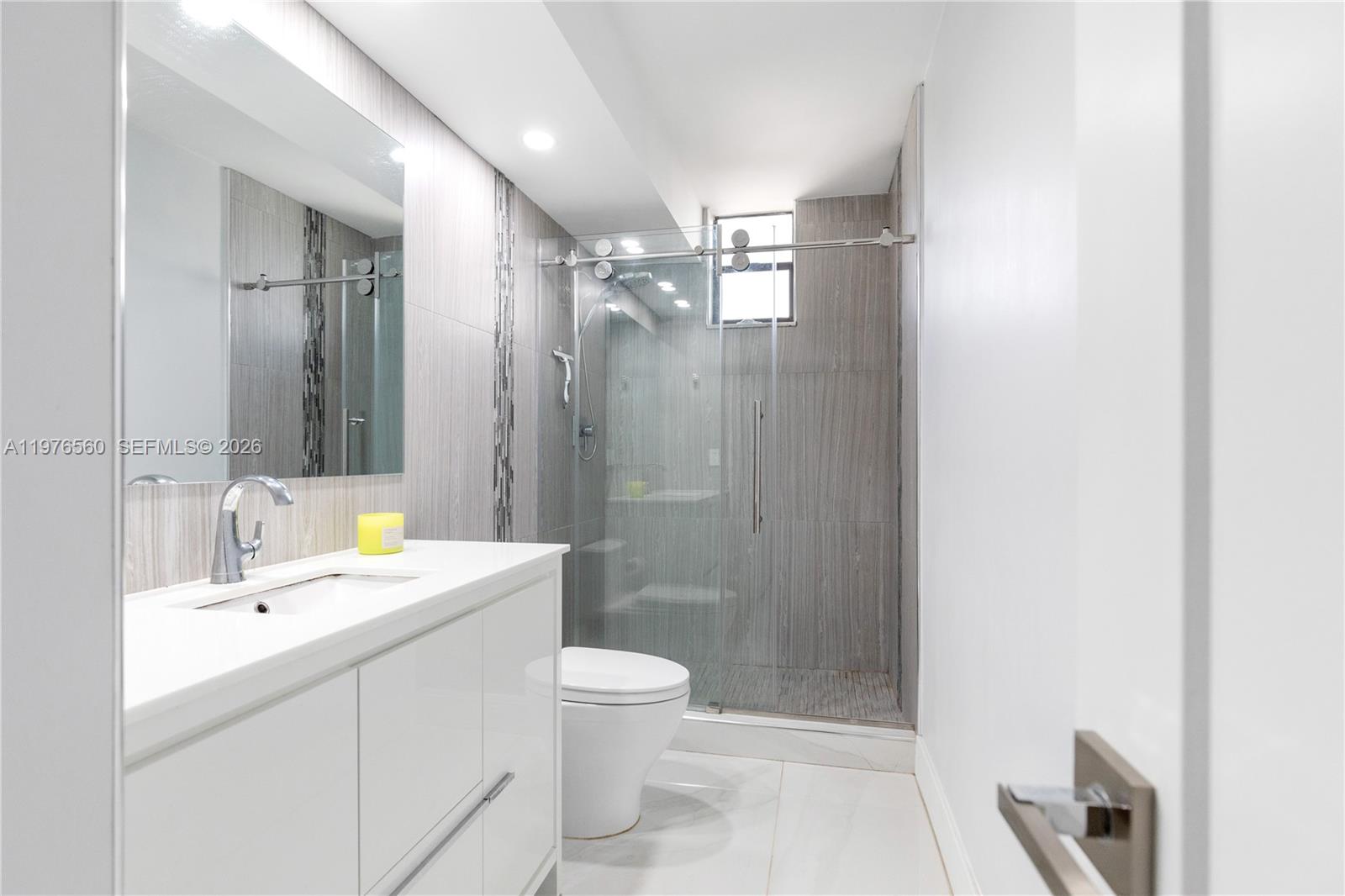 2500 Parkview Dr #1121 Hallandale Beach, FL 33009