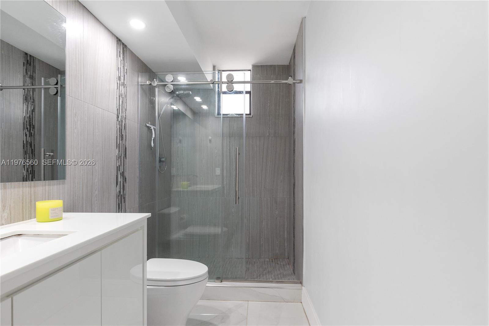 2500 Parkview Dr #1121 Hallandale Beach, FL 33009