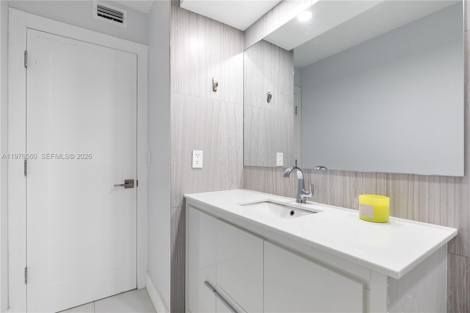 2500 Parkview Dr #1121 Hallandale Beach, FL 33009