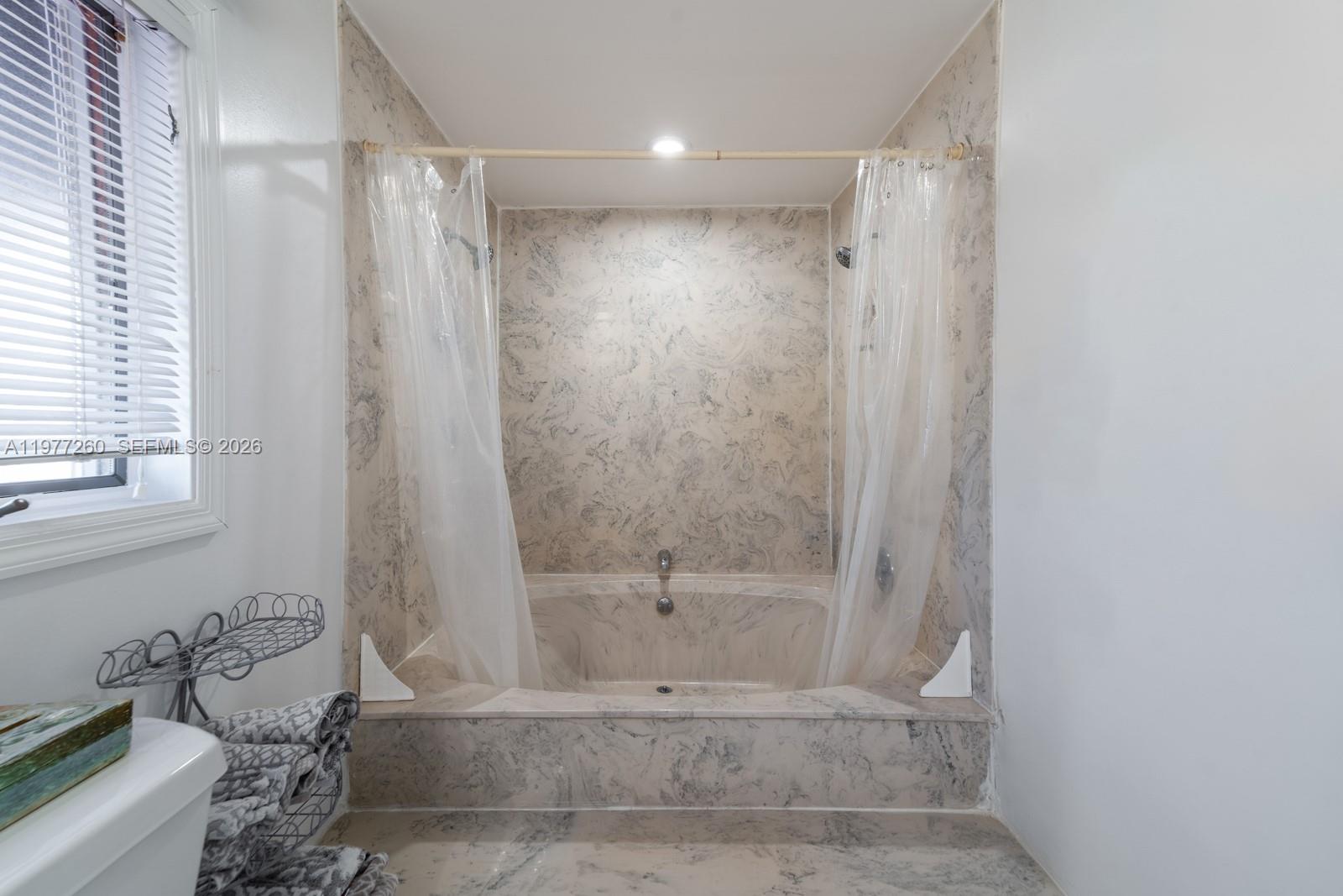 2046 NE 15th St Fort Lauderdale, FL 33304