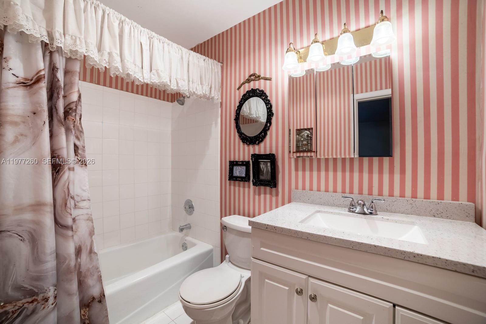 2046 NE 15th St Fort Lauderdale, FL 33304