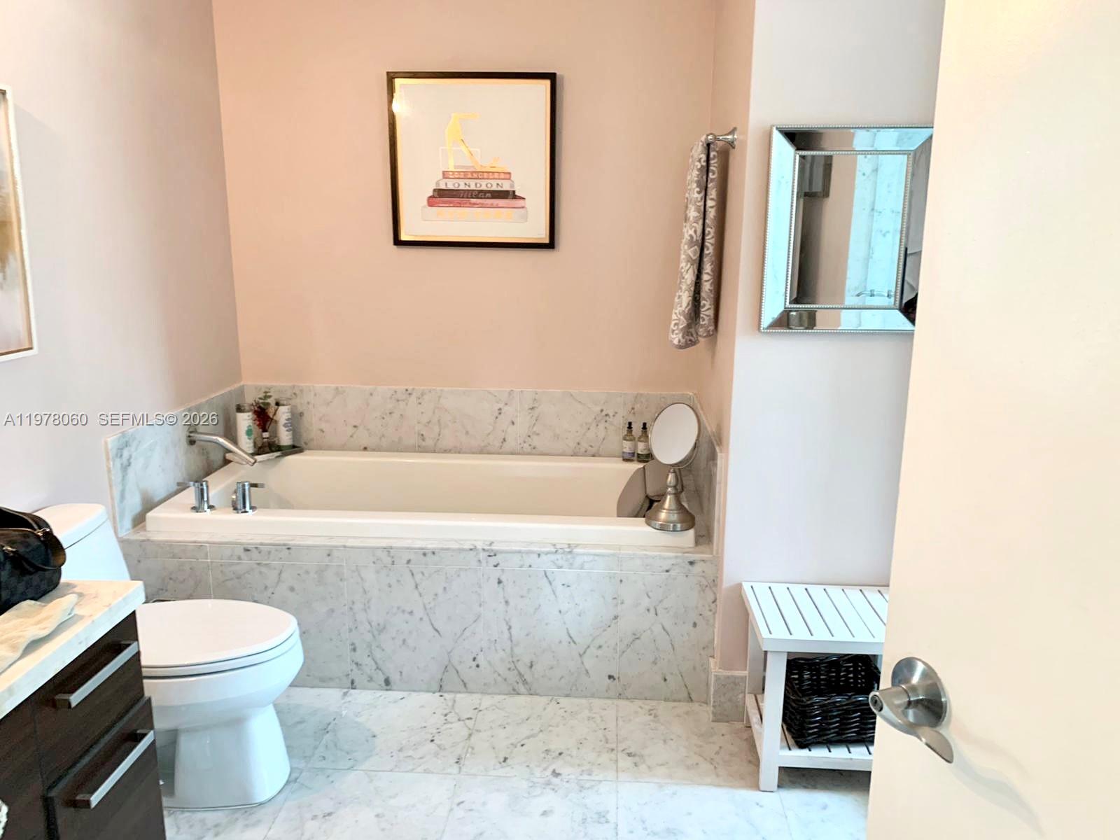 253 NE 2nd St #1008 Miami, FL 33132