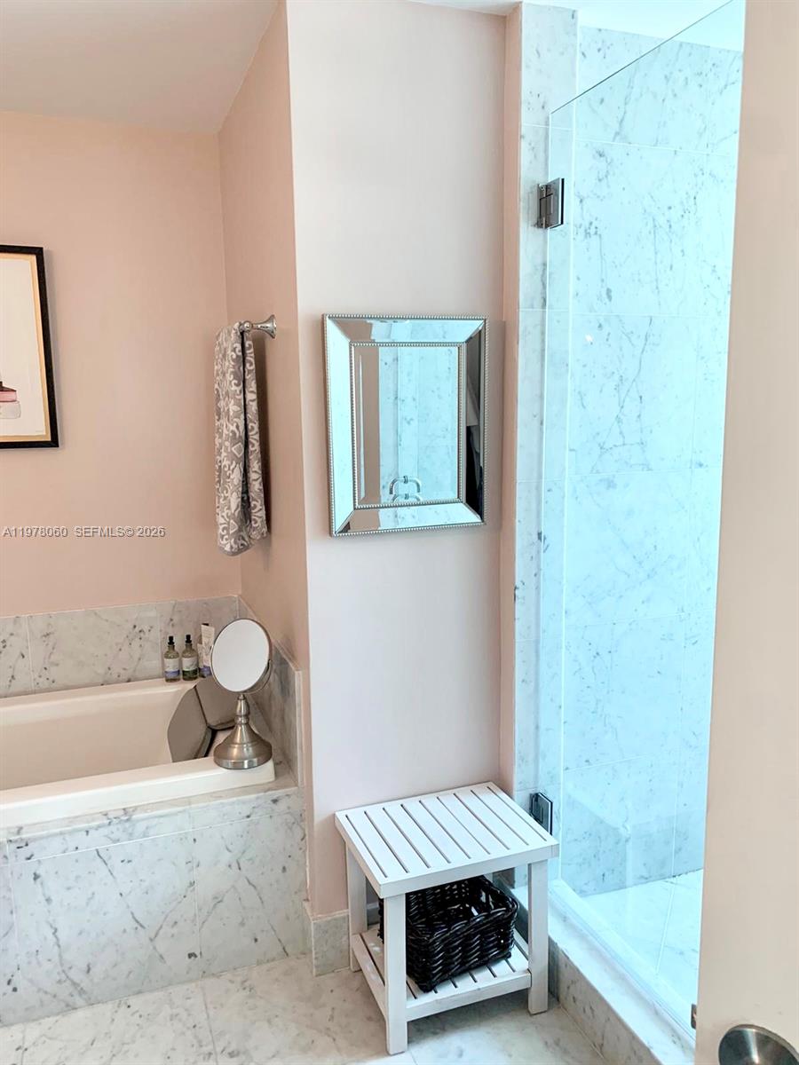 253 NE 2nd St #1008 Miami, FL 33132