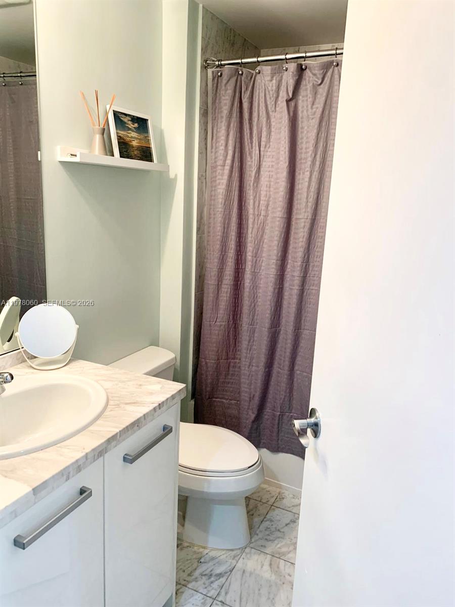 253 NE 2nd St #1008 Miami, FL 33132