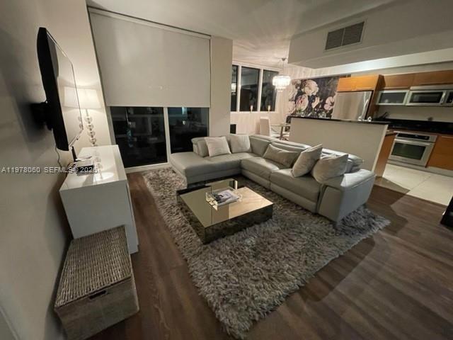 253 NE 2nd St #1008 Miami, FL 33132