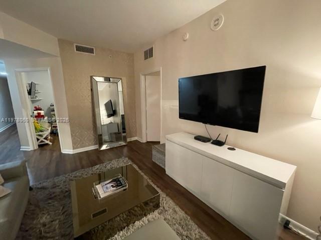 253 NE 2nd St #1008 Miami, FL 33132